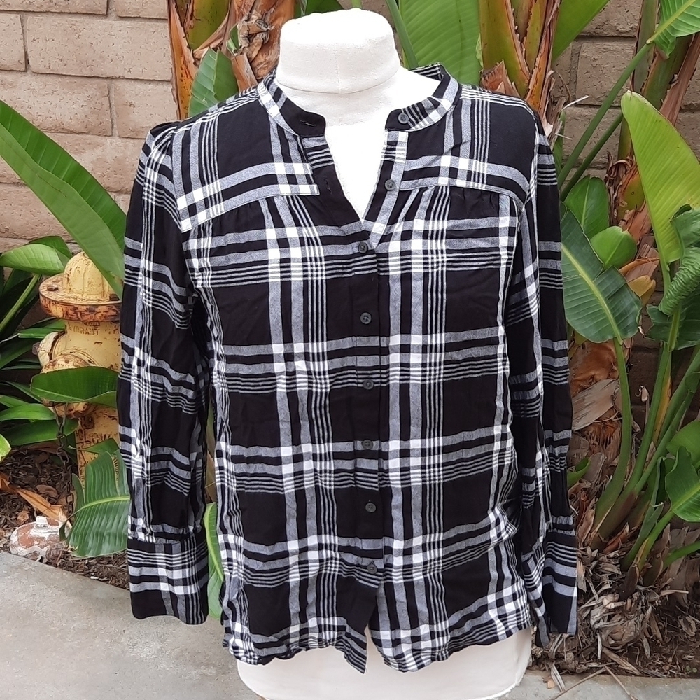 Loft black white plaid button down long sleeve medium
